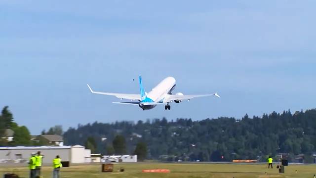 b737max10-first-flight.jpg