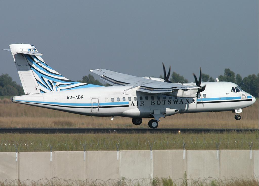 Air Botswana 소속 조종사가 ATR-42
