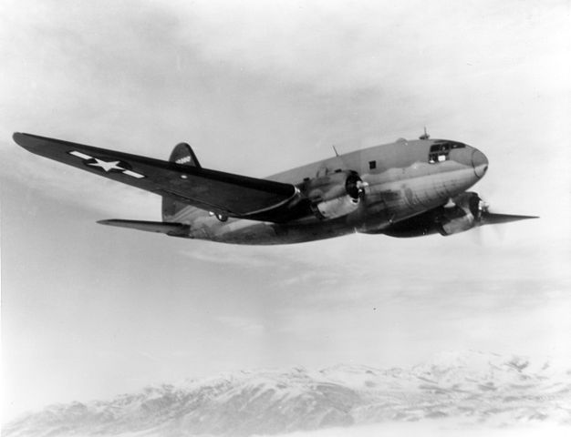 Curtiss C-46 Commando 군수송기