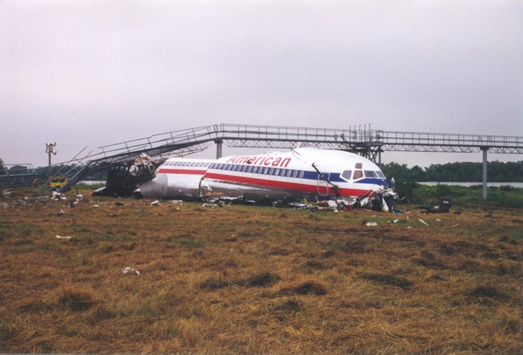아메리칸 항공 1420편(MD-80)