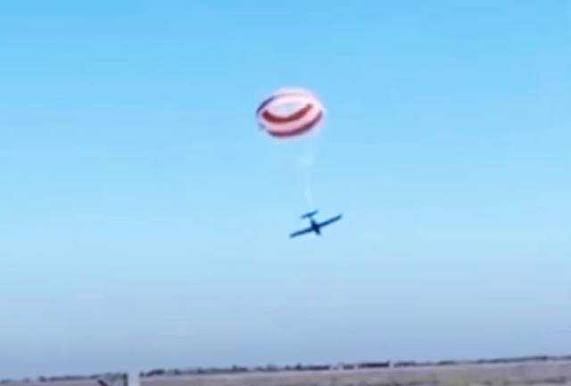 cirrus-parachute.jpg