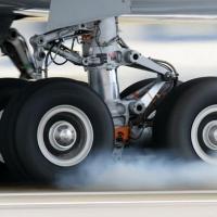 항공기 타이어 속 기체는 무엇? 몇개월마다 교체?