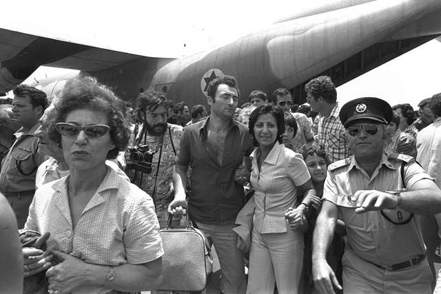 파일:Release-people-from-Operation-Entebbe.jpg