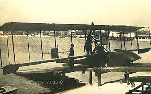 1914_first_comm_flight